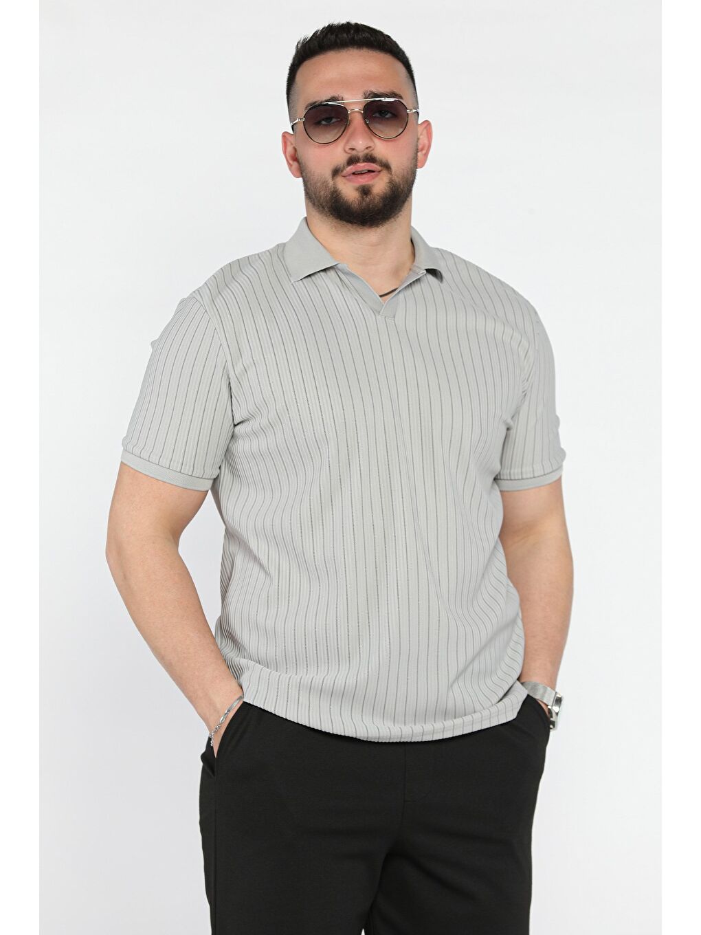 Gri Bisiklet Yaka Jakarlı Erkek Tişört-1