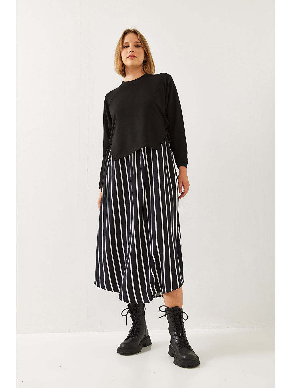 Siyah Kadın Yan Bağlamalı Eteği Desenli Uzun Kollu Elbise-1