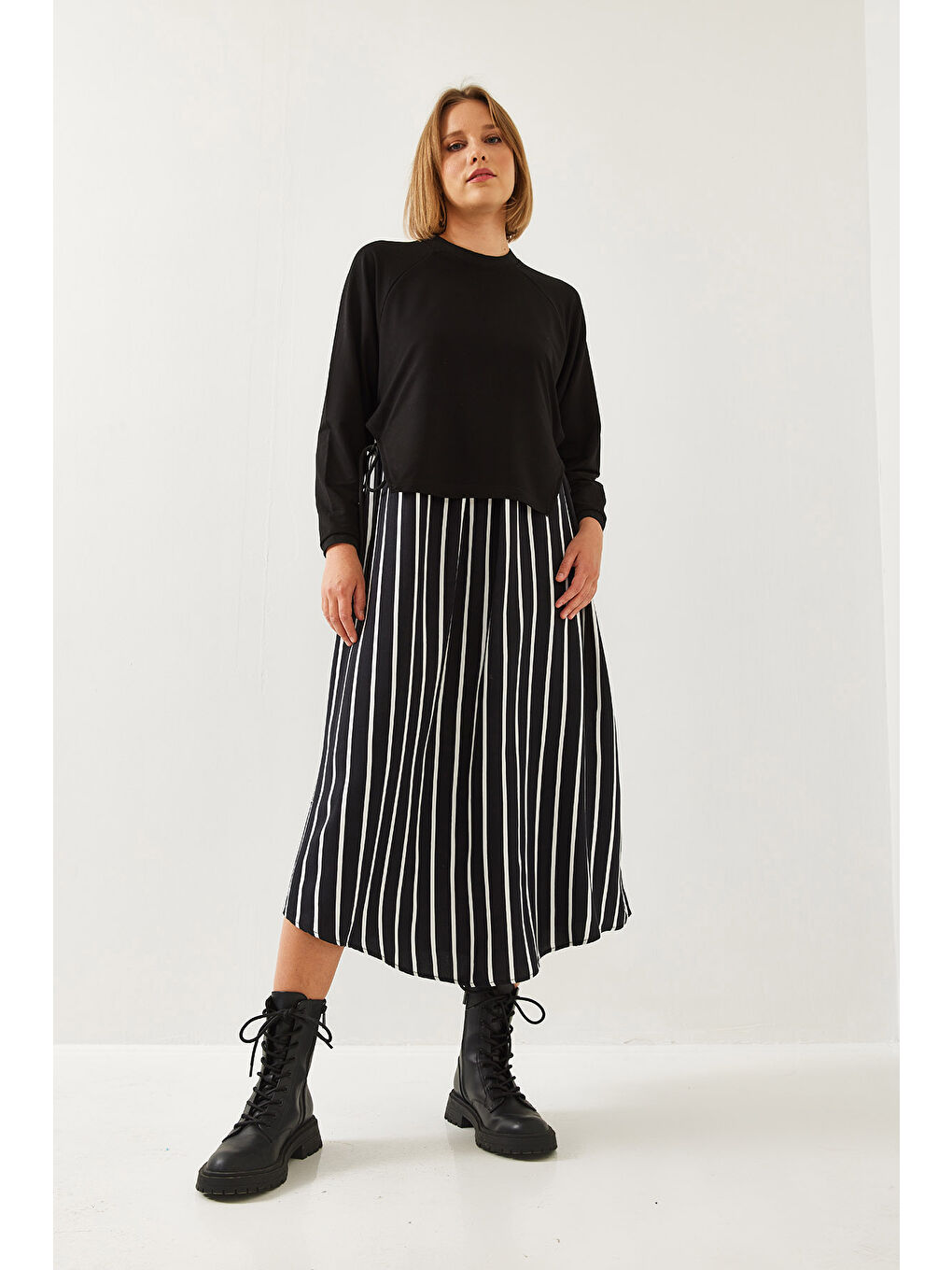 Siyah Kadın Yan Bağlamalı Eteği Desenli Uzun Kollu Elbise-4