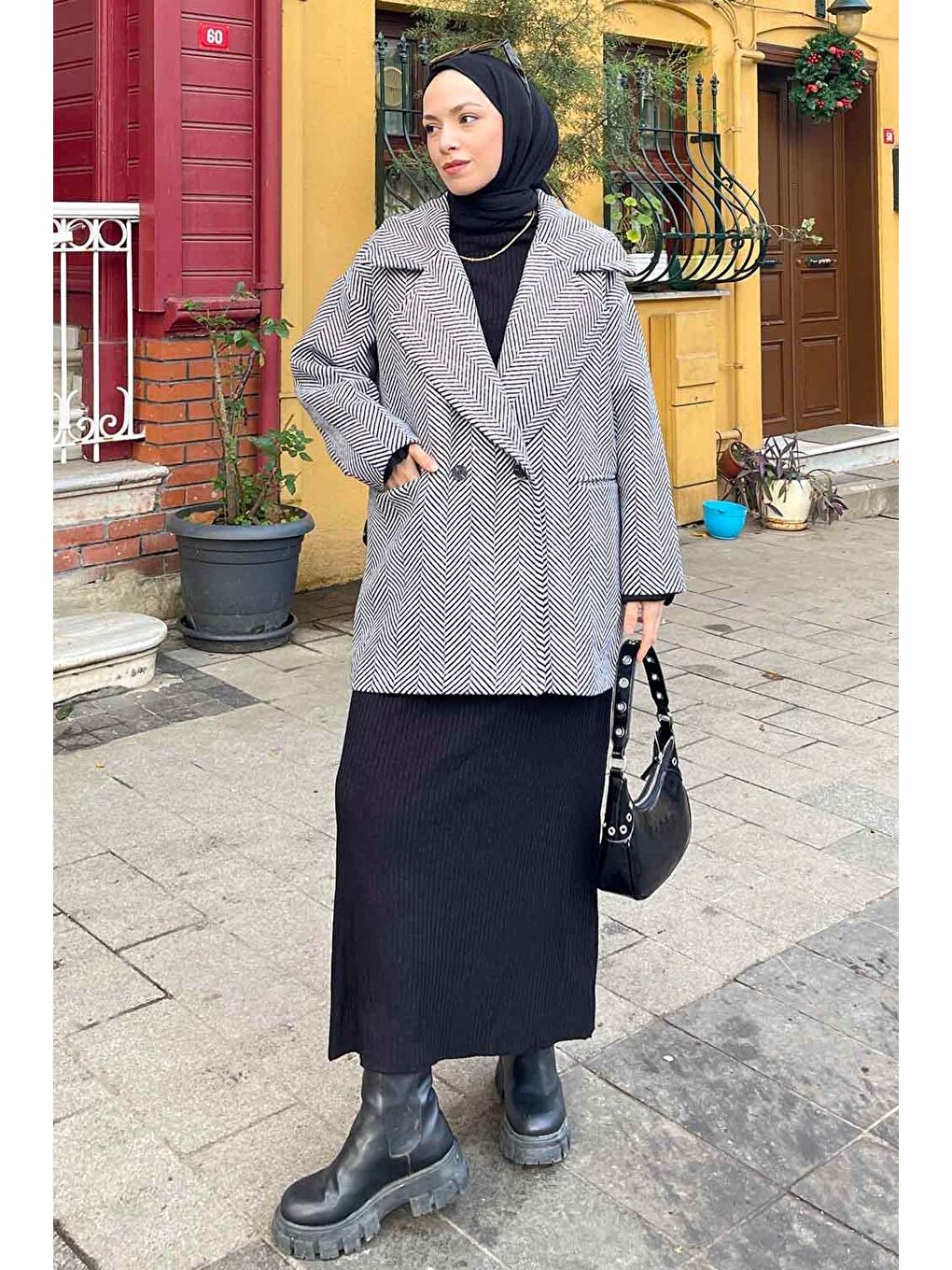 Zikzak Desen Balık Sırtı Kaban Siyah Beyaz