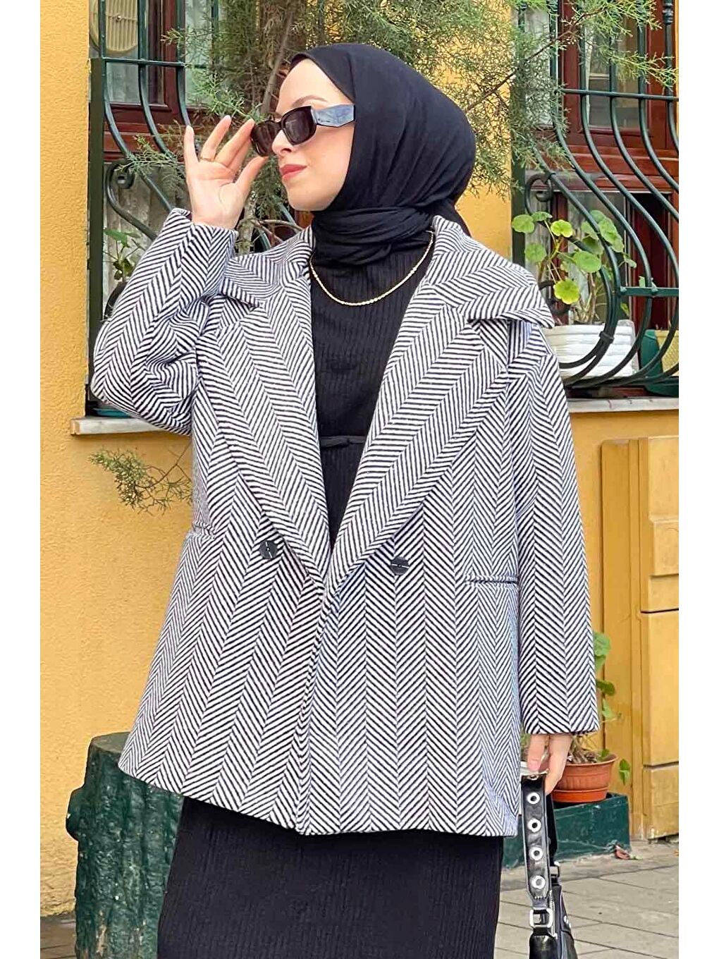 Zikzak Desen Balık Sırtı Kaban Siyah Beyaz-1