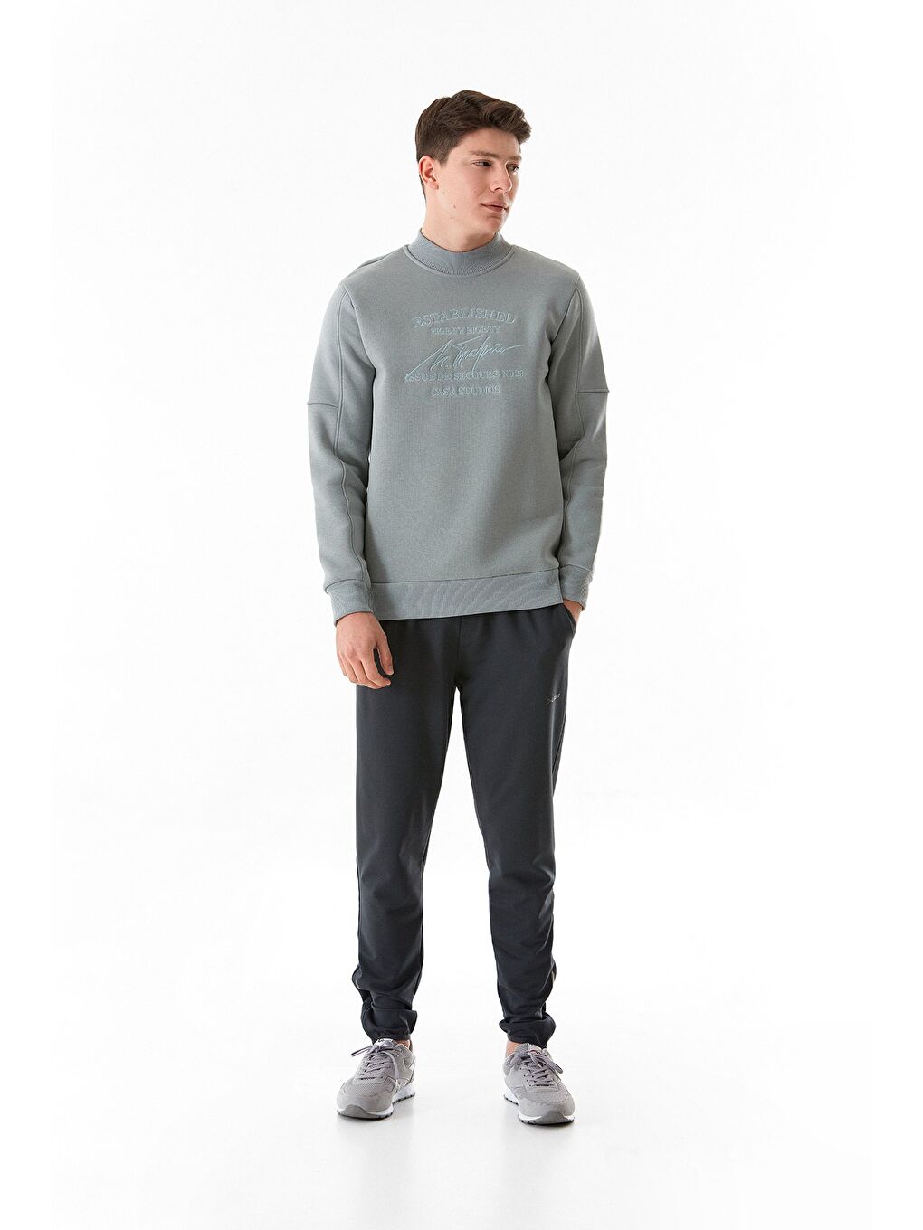 Fullamoda Gri 3 İplik Yazı Nakışlı Dik Yaka Sweatshirt - 1