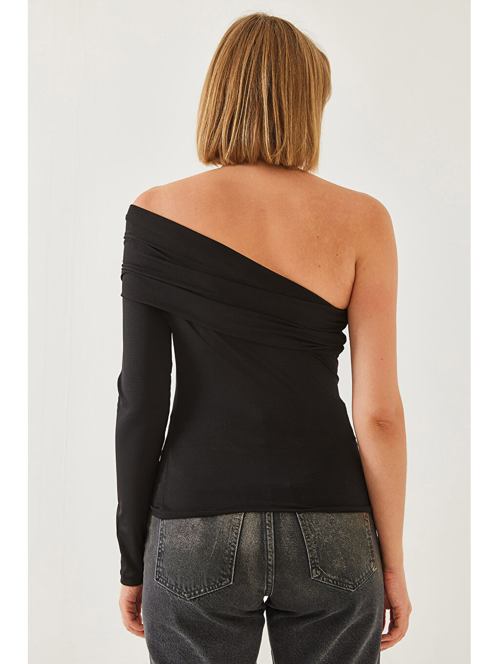 Siyah Kadın Madonna Yaka Tek Kollu Bluz-3