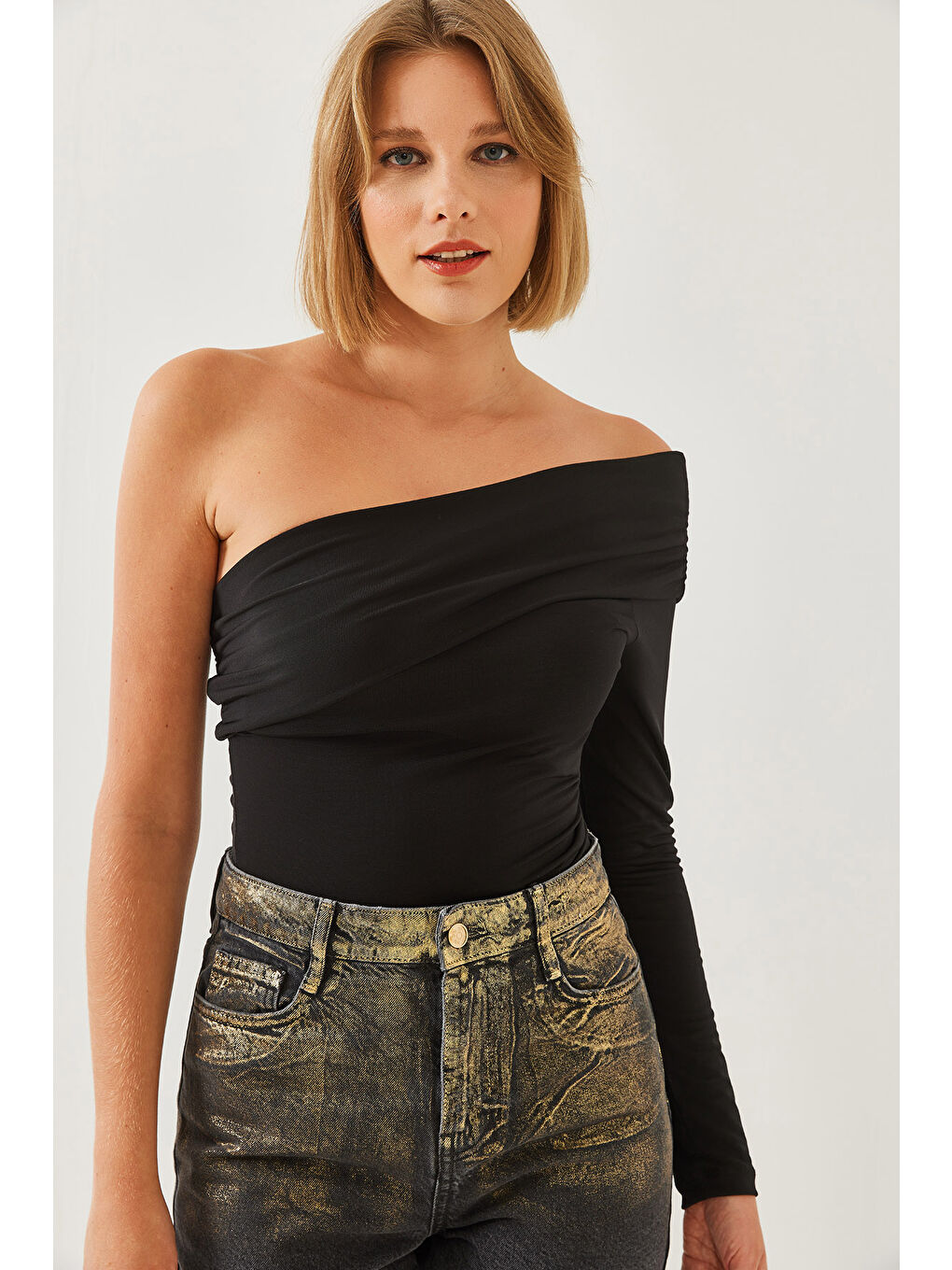 Siyah Kadın Madonna Yaka Tek Kollu Bluz-4