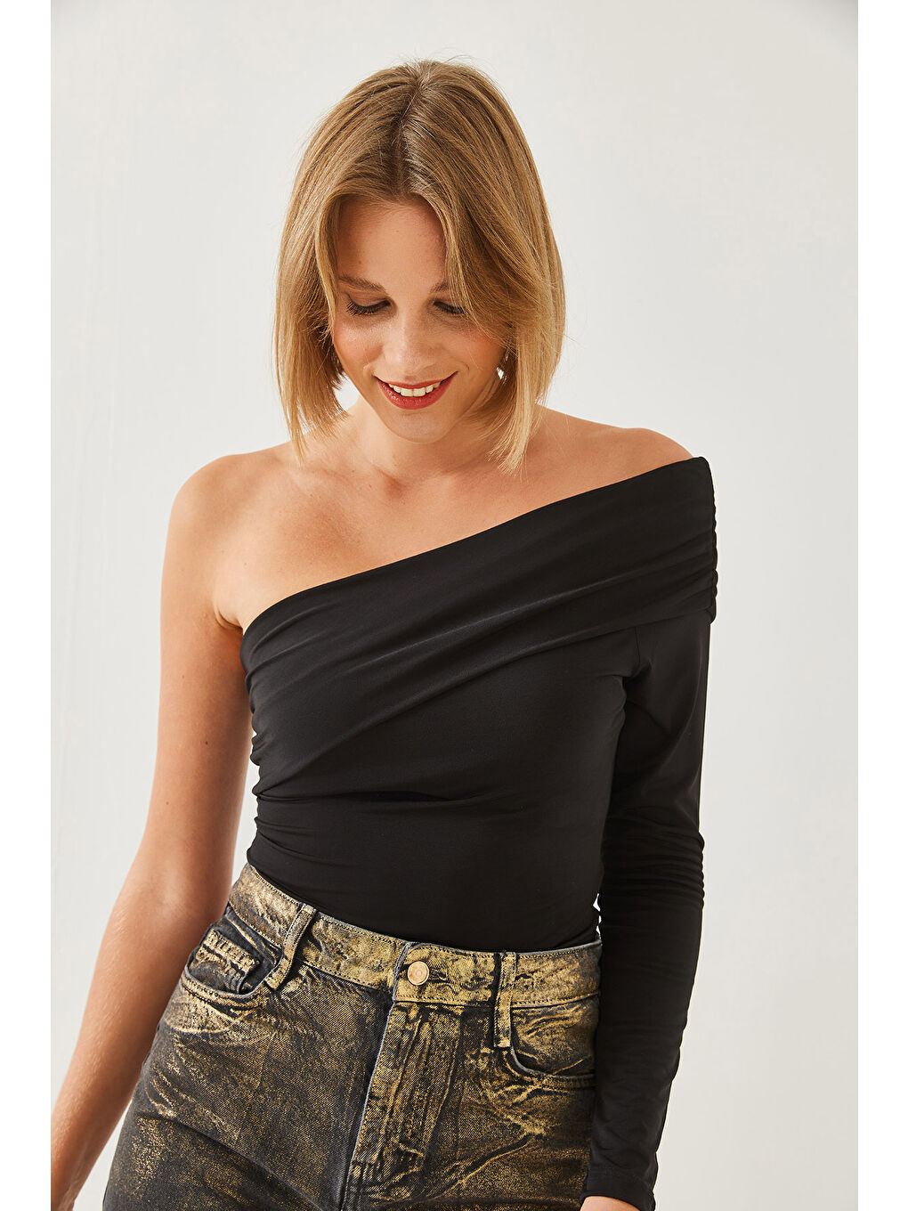 Siyah Kadın Madonna Yaka Tek Kollu Bluz-6