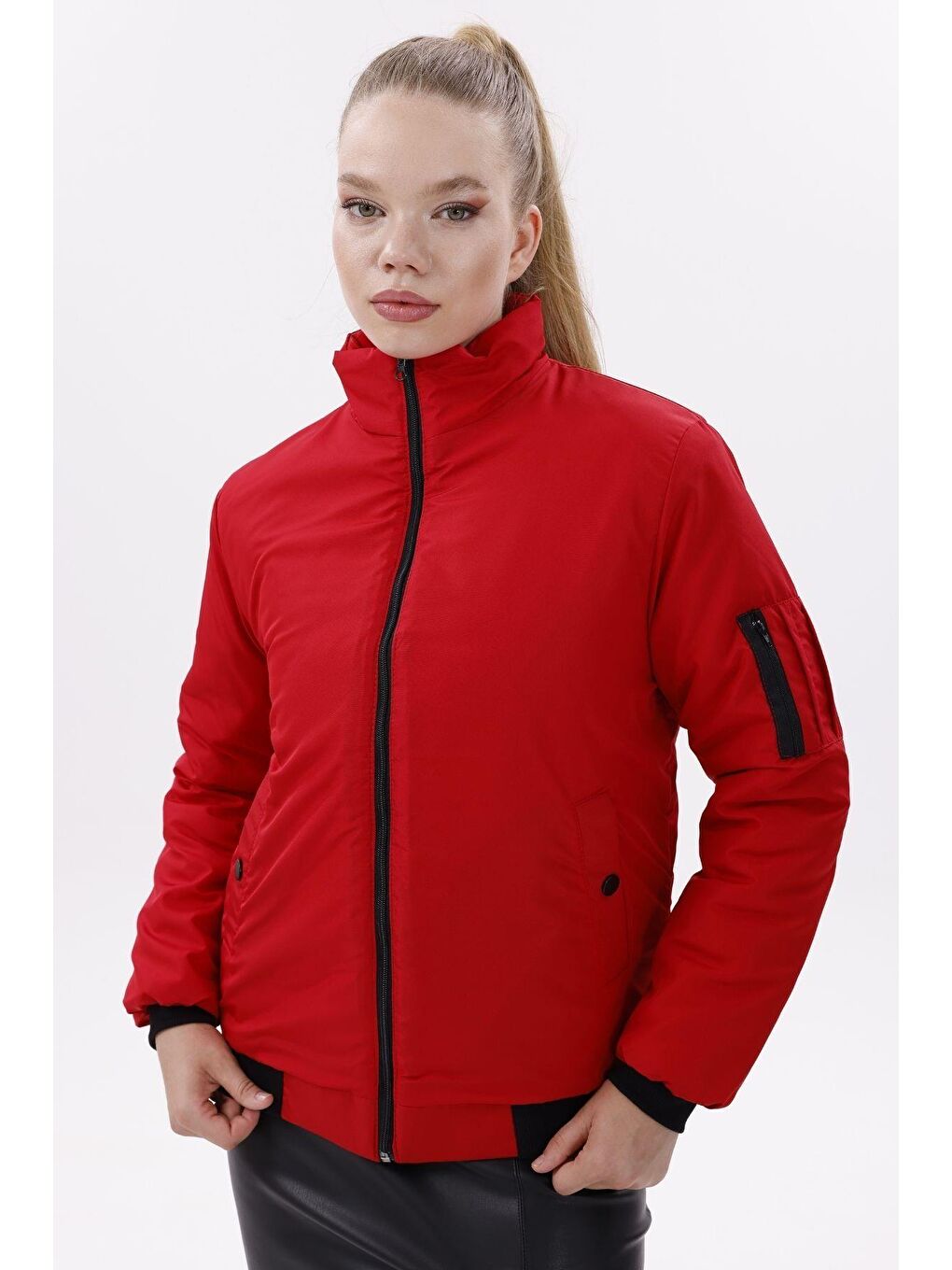 Kırmızı Kadın Astarlı Dik Yaka Mevsimlik Su Ve Rüzgar Geçirmez Mont-1
