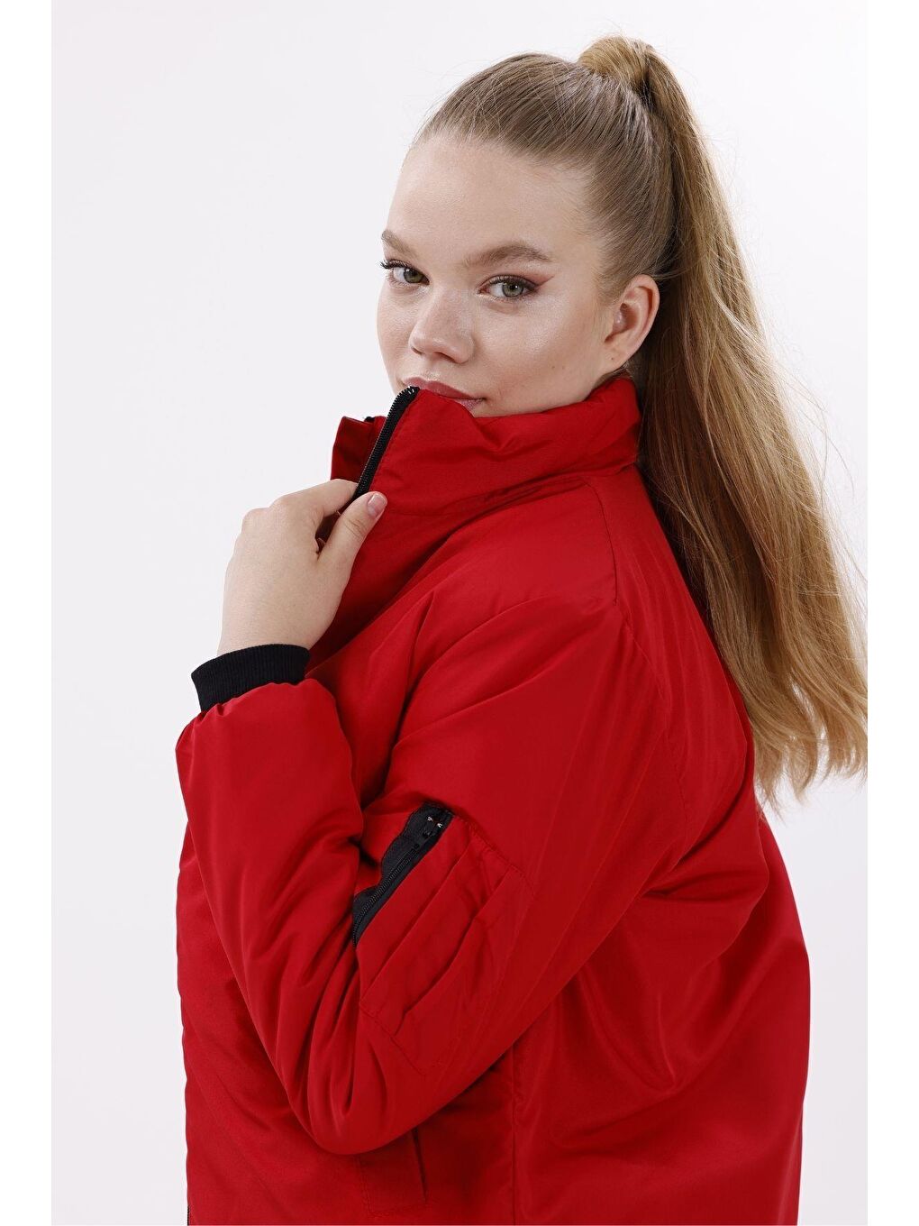 Kırmızı Kadın Astarlı Dik Yaka Mevsimlik Su Ve Rüzgar Geçirmez Mont-3