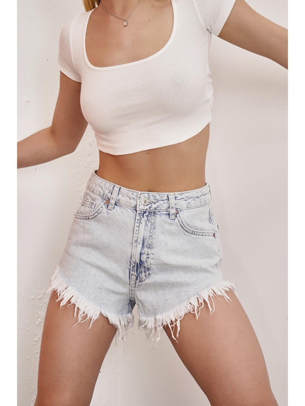 Mavi Kadın Snow jean Rengi Paça Püsküllü Mini Denim Şort