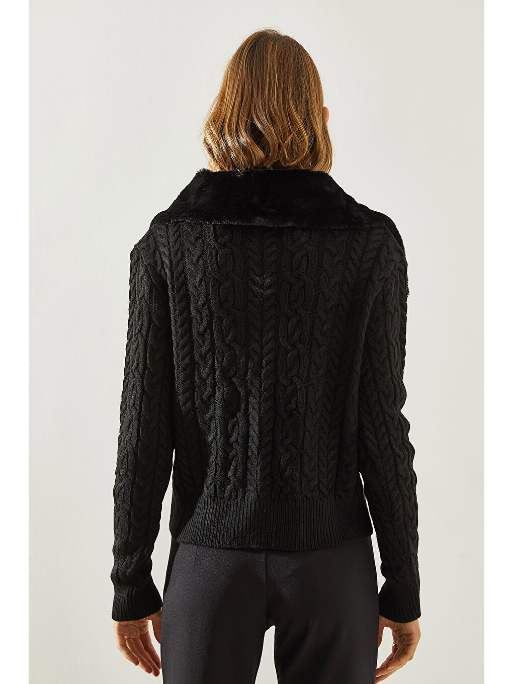 Siyah Kadın Saç Örgülü Yakası Kürklü Triko Hırka-2