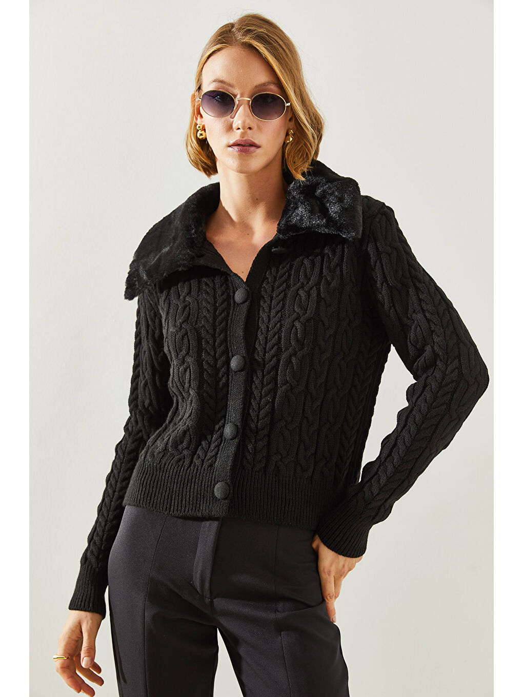 Siyah Kadın Saç Örgülü Yakası Kürklü Triko Hırka-3