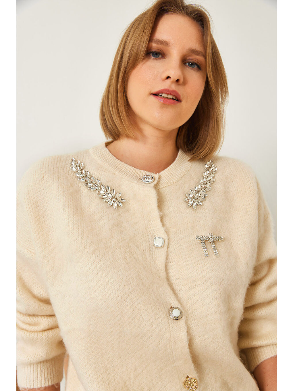 Ekru Kadın Yakası Taşlı Şardonlu Triko Hırka