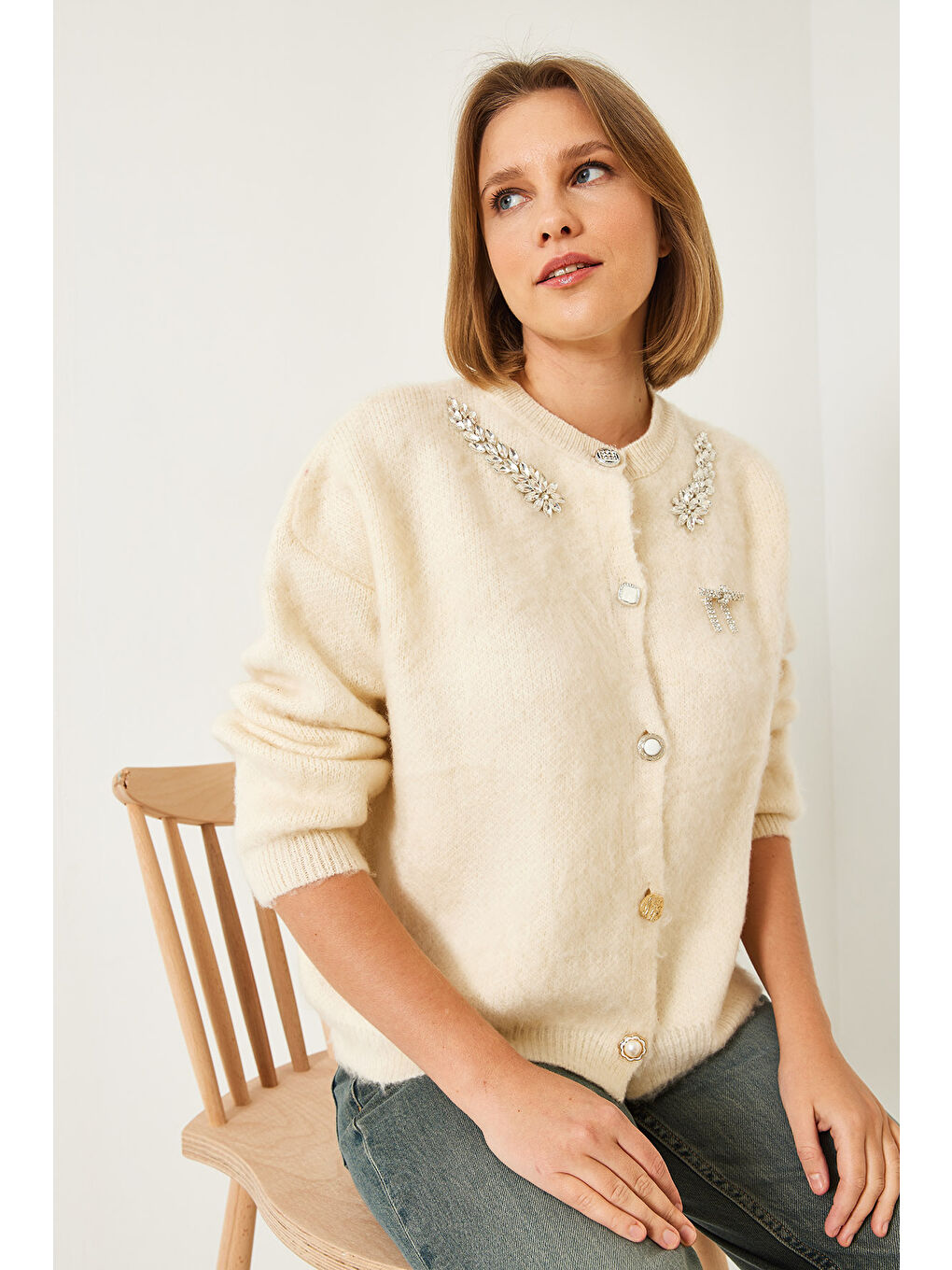 Ekru Kadın Yakası Taşlı Şardonlu Triko Hırka-1