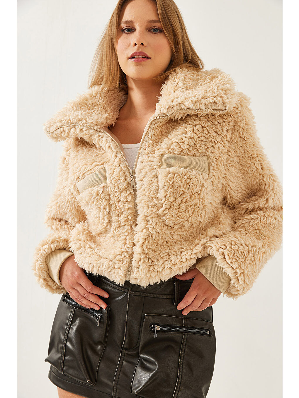 Kahverengi Kadın Balıkçı Yaka Beli Lastikli Pelüş Mont-3