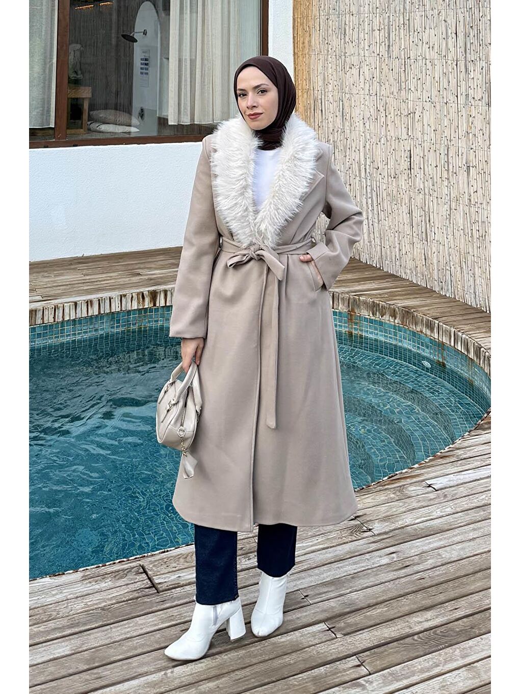 Kürk Yakalı Kaban Bej