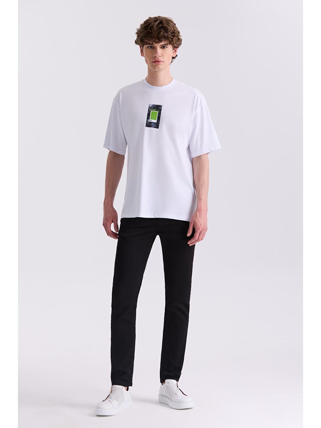 Beyaz Baskılı Bisiklet Yaka T-Shirt-1