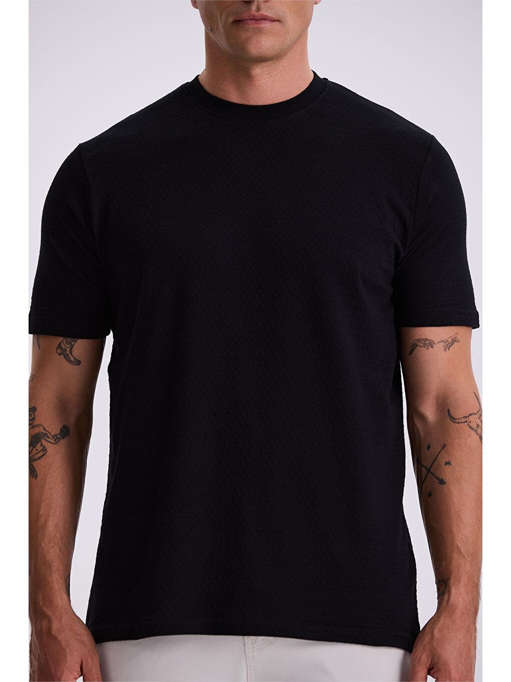 Siyah %100 Pamuk Desenli Bisiklet Yaka T-Shirt-2