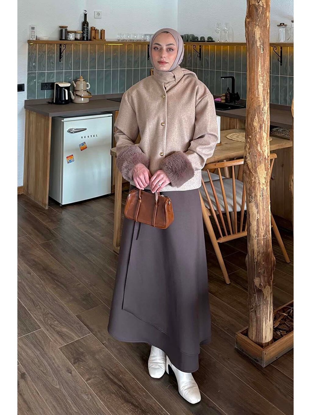 Kahverengi Kol Kürk Detaylı Kaban Sütlü Kahve