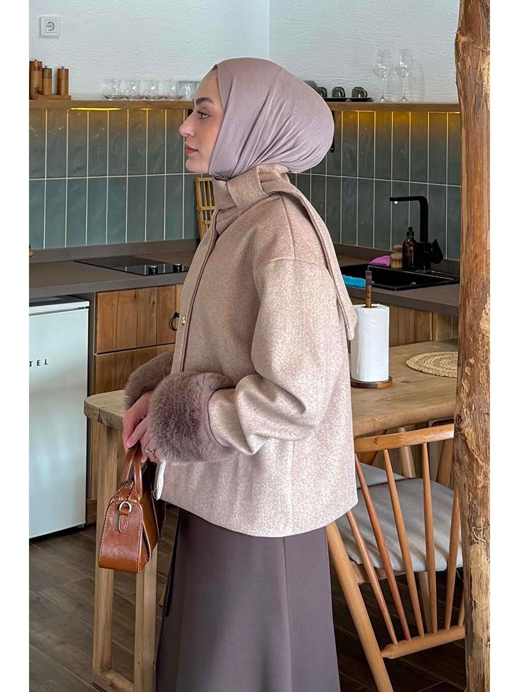 Kahverengi Kol Kürk Detaylı Kaban Sütlü Kahve-1