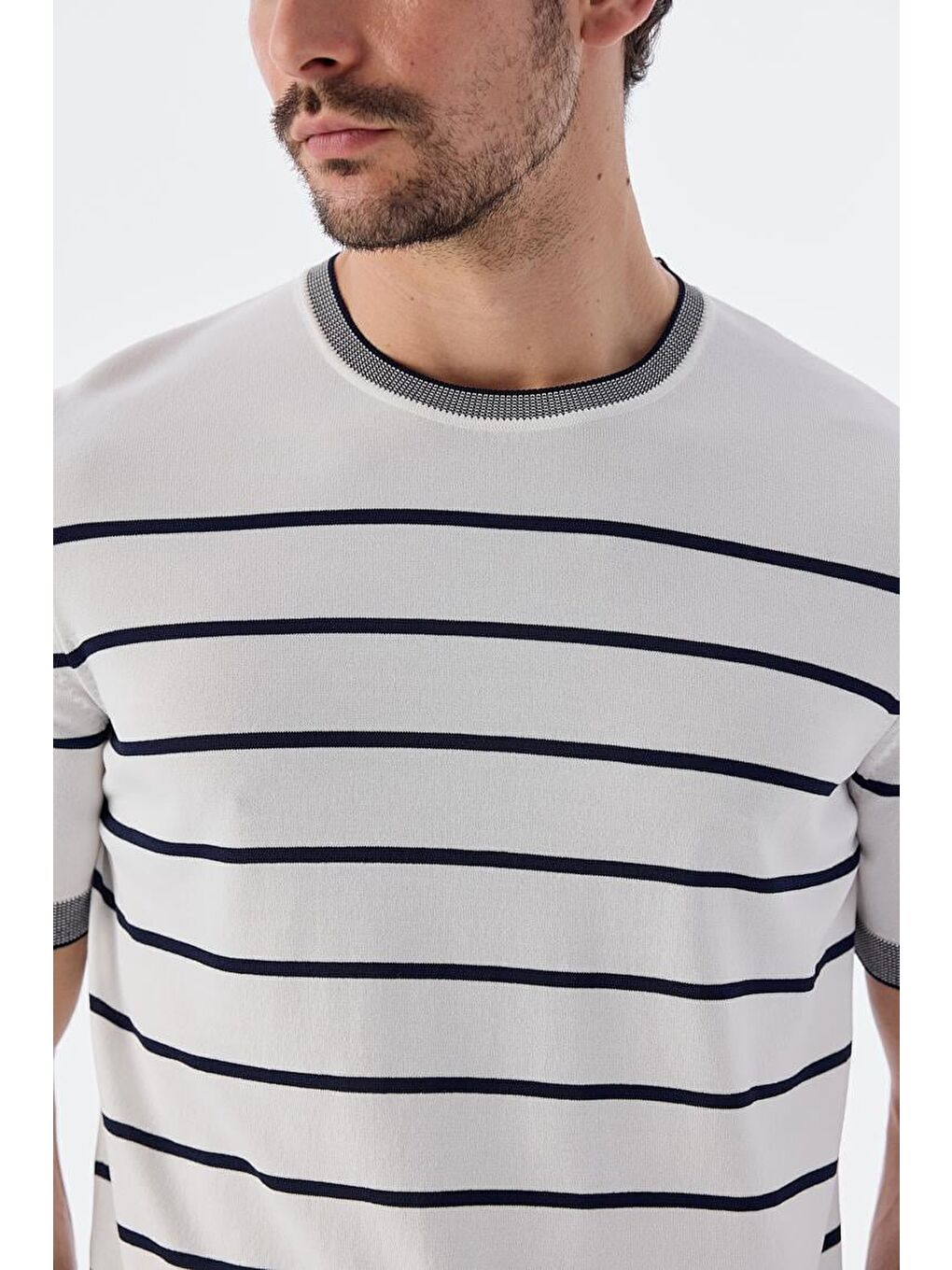 Beyaz Lacivert Slim Fit Bisiklet Yaka Çizgili Triko T-Shirt-2