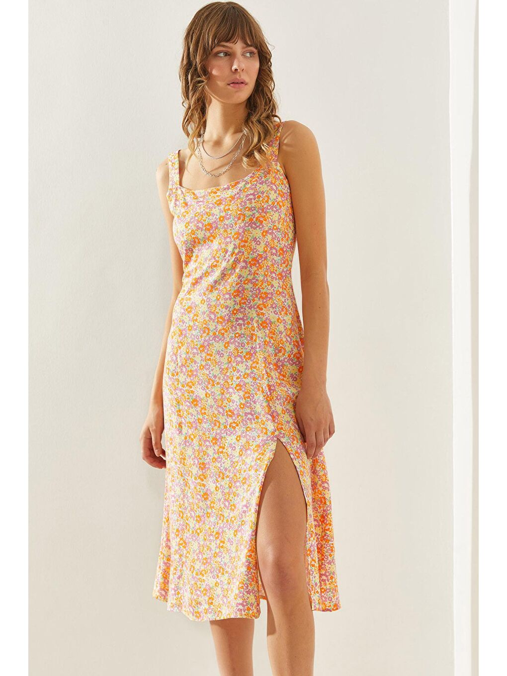 Turuncu Kadın Kalın Askılı Yırtmaç Detaylı Viskon Elbise-2