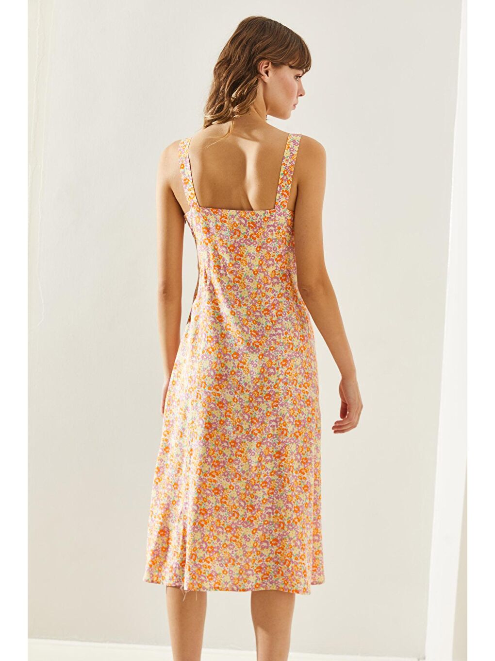 Turuncu Kadın Kalın Askılı Yırtmaç Detaylı Viskon Elbise-4