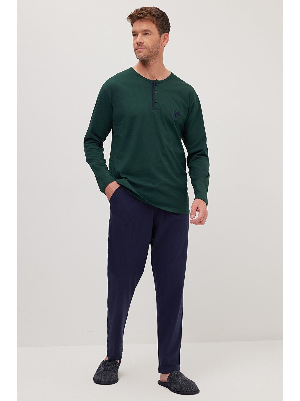 Erkek Standart Fit Normal Kesim %100 Pamuk Bisiklet Yaka Beli Lastikli Lacivert Pijama Takımı