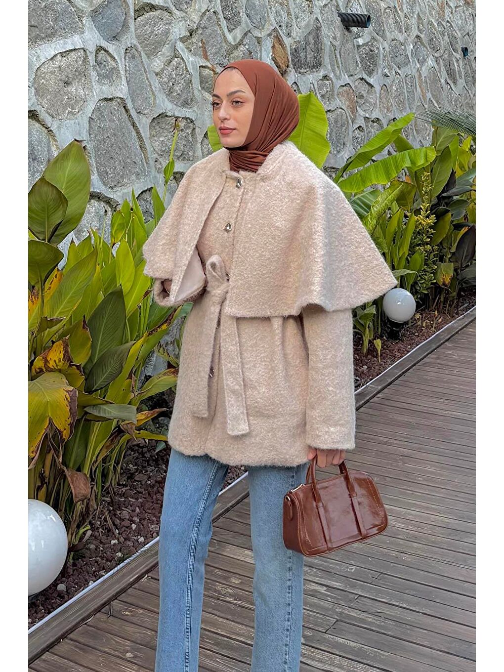 Bej Bağlama Detaylı Pelerinli Kaban Taş-3