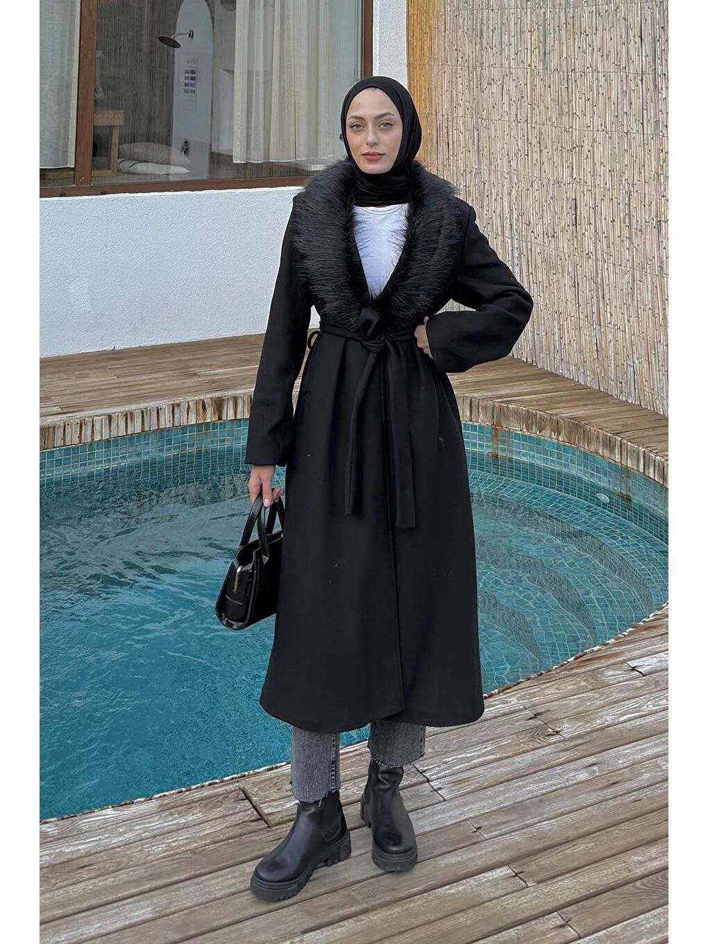 Kürk Yakalı Kaban Siyah