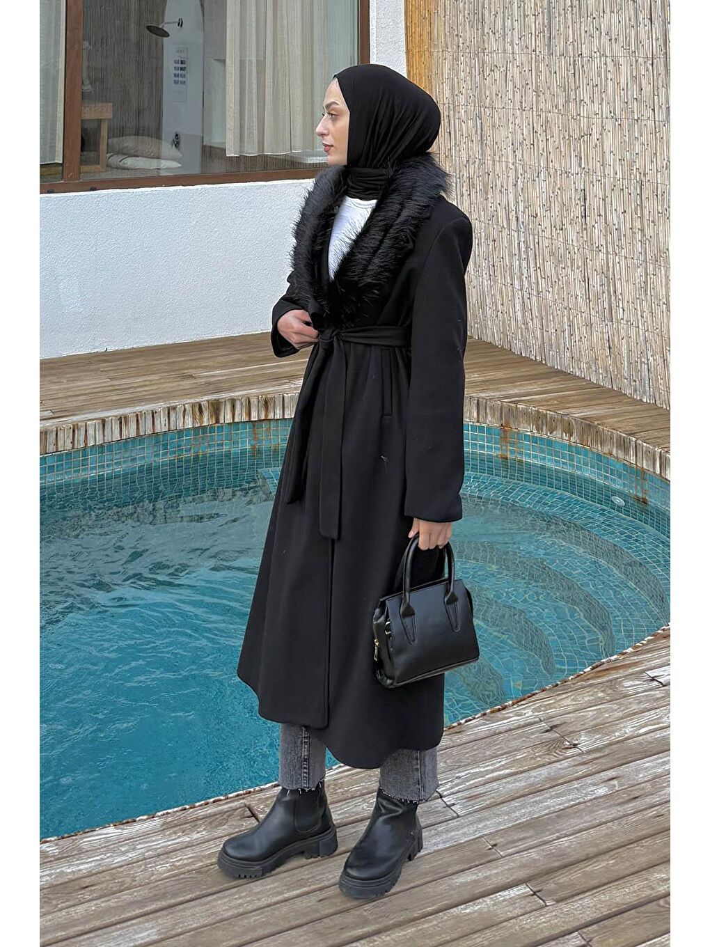 Kürk Yakalı Kaban Siyah-1