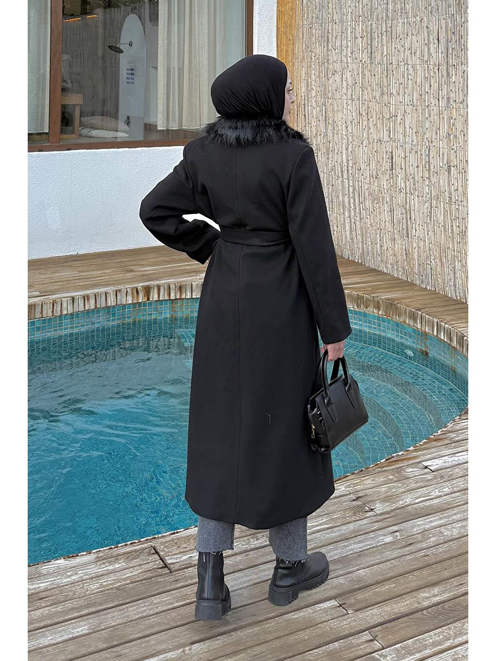 Kürk Yakalı Kaban Siyah-3