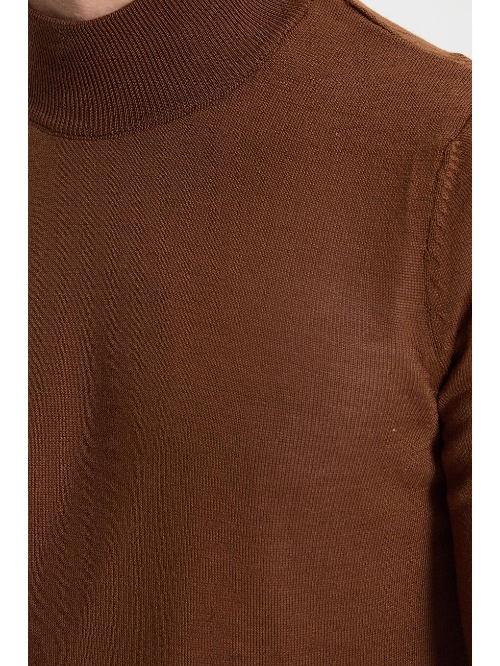 Erkek Standart Fit Normal Kesim Yarım Balıkçı Yaka Düz Kahverengi Triko Kazak-2