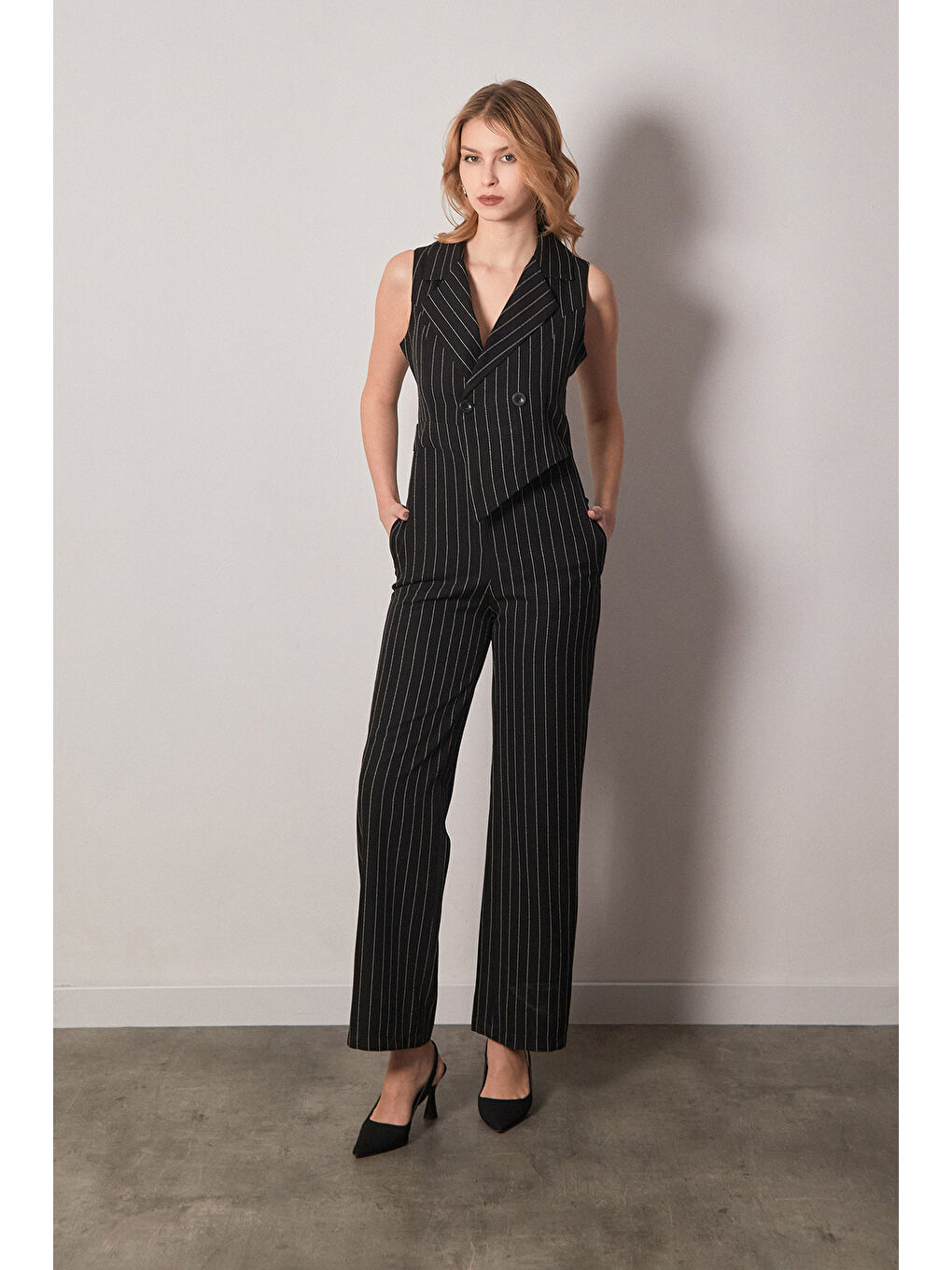 Siyah Çizgili Kruvaze Yaka Tulum