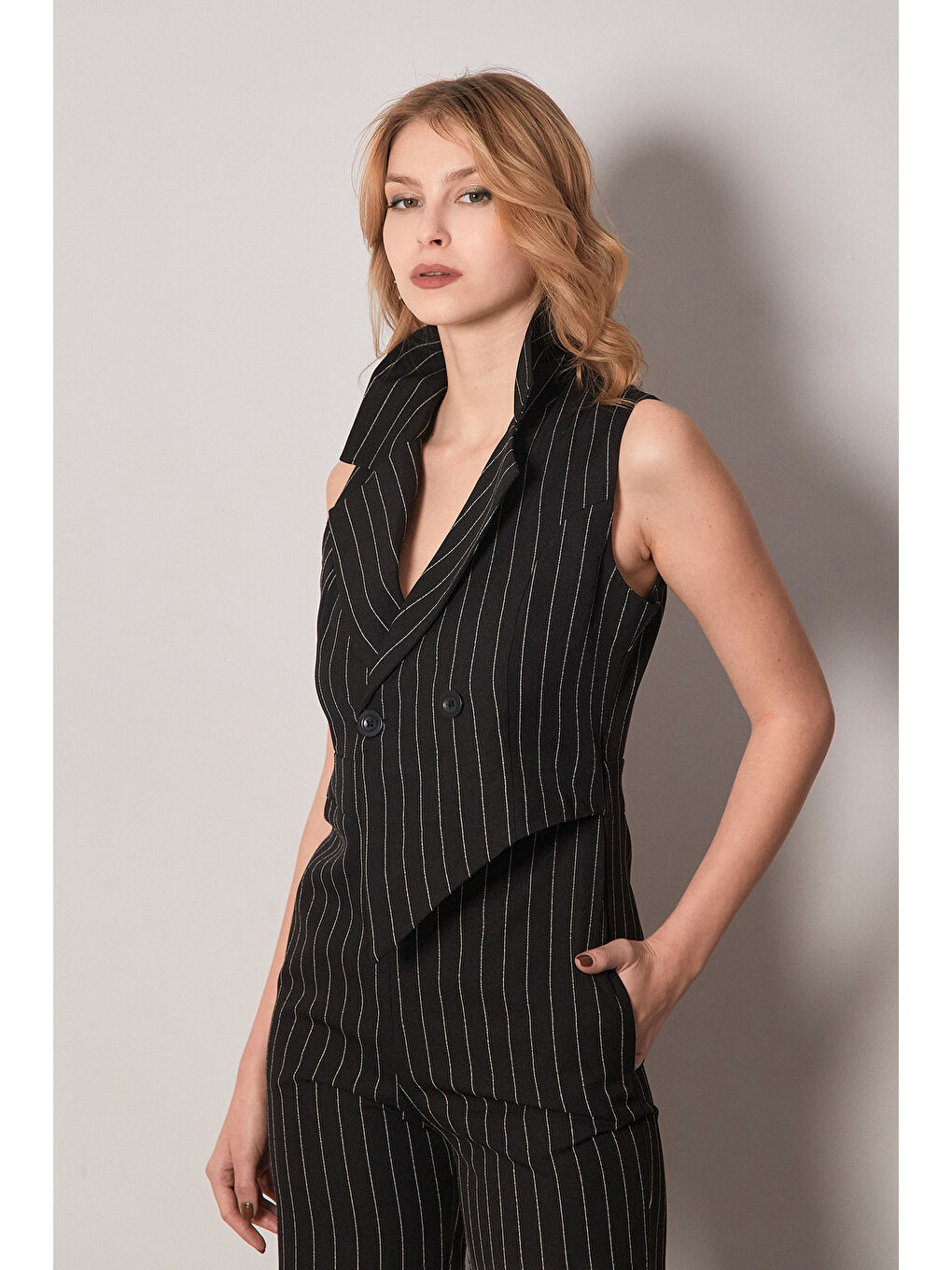 Siyah Çizgili Kruvaze Yaka Tulum-1