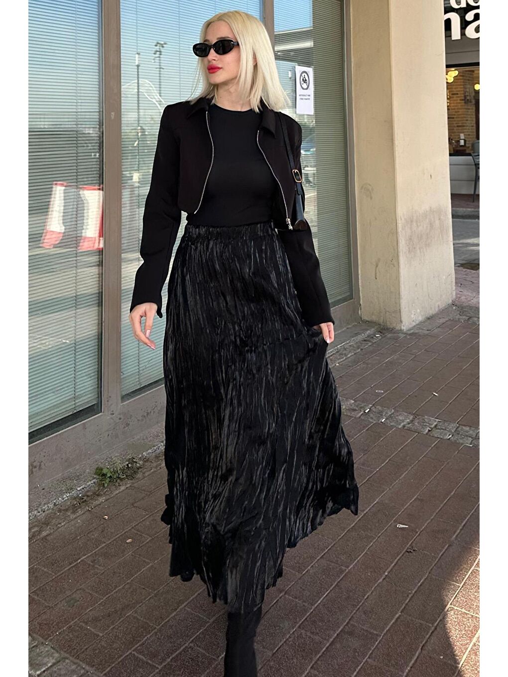 Parlak Siyah Kırışık Desen Kadın Etek Mg2290-1