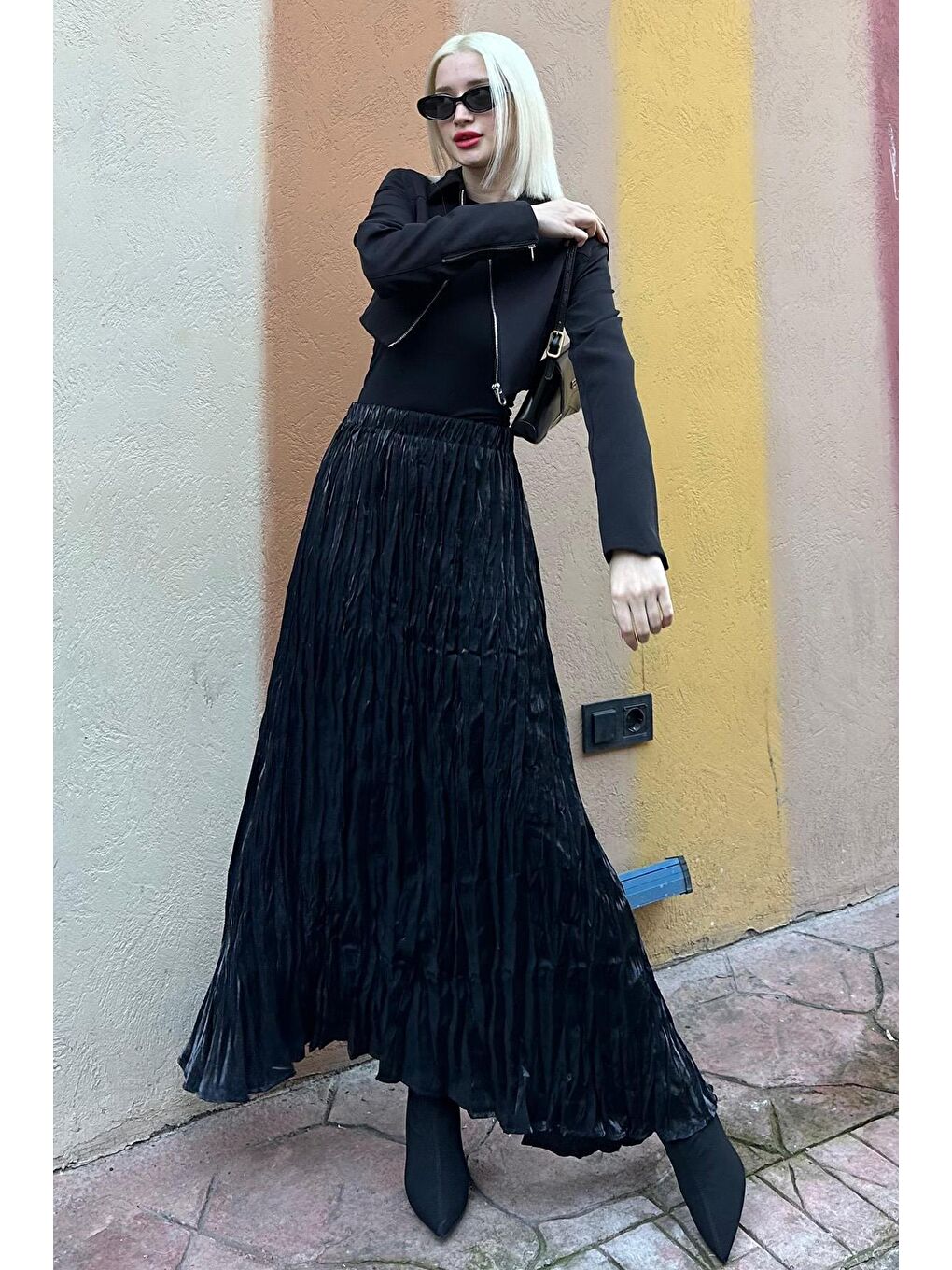 Parlak Siyah Kırışık Desen Kadın Etek Mg2290-2