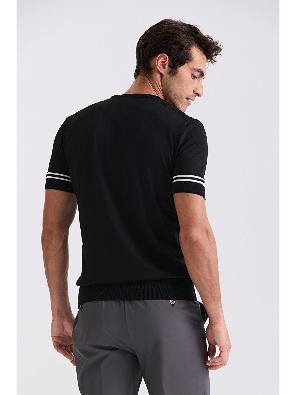 Siyah Slim Fit Bisiklet Yaka Triko Tişört-3