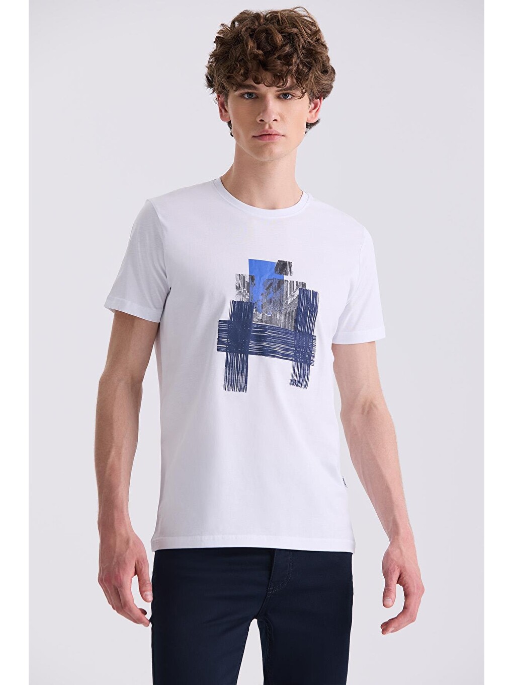 Beyaz Slim Fit Bisiklet Yaka Tişört