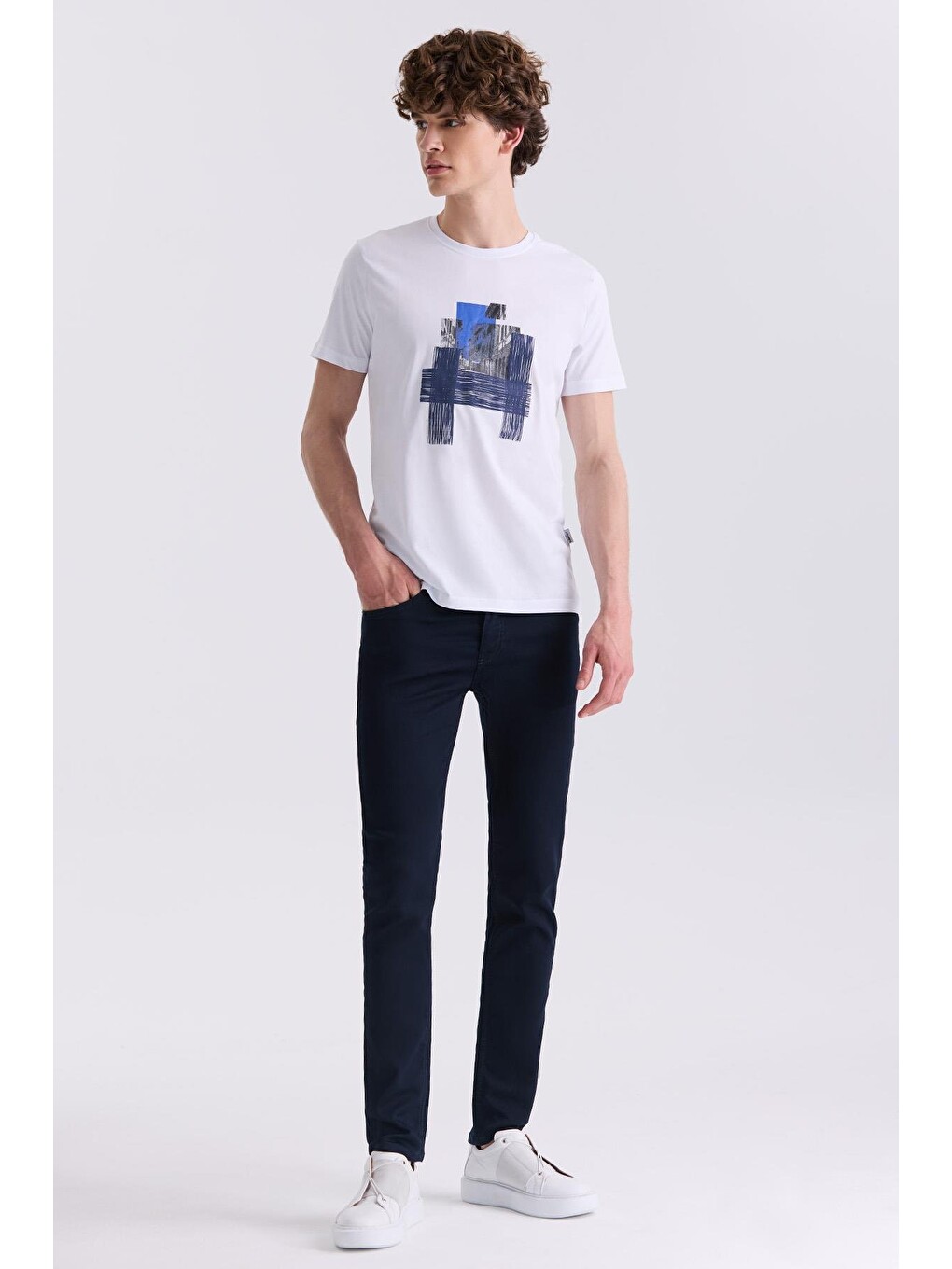 Beyaz Slim Fit Bisiklet Yaka Tişört-1