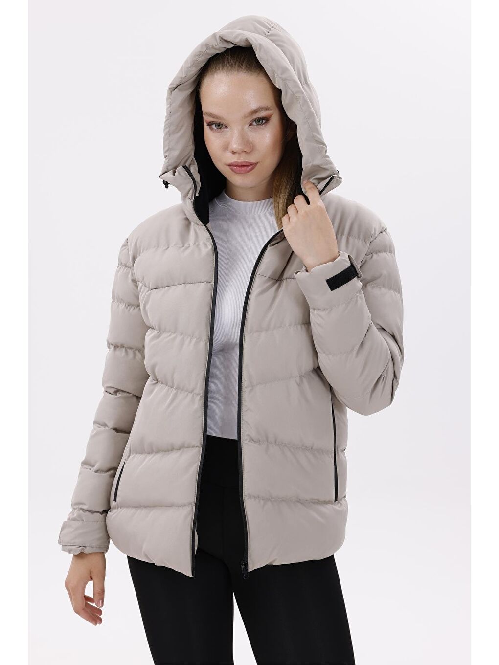 Bej Kadın Kapüşonlu Polarlı Kürklü Su Geçirmez Rüzgara Dayanıklı Şişme Mont Kaban Parka-2