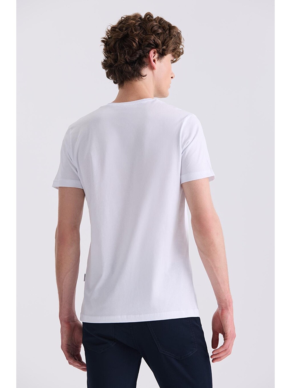 Beyaz Slim Fit Bisiklet Yaka Tişört-3