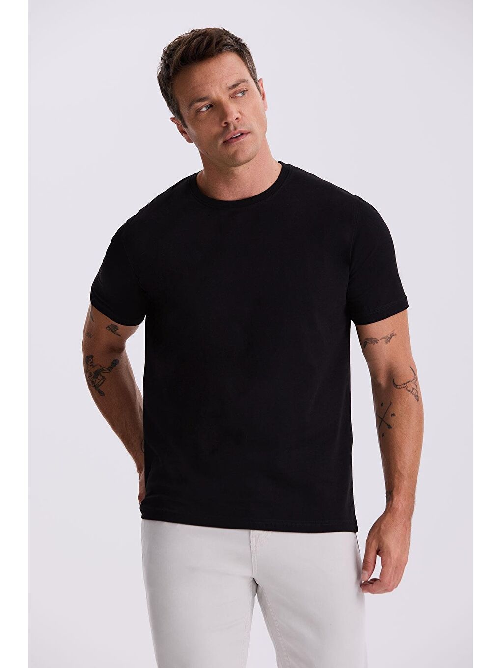 Siyah %100 Pamuk Slim Fit Bisiklet Yaka Basic T-Shirt-1