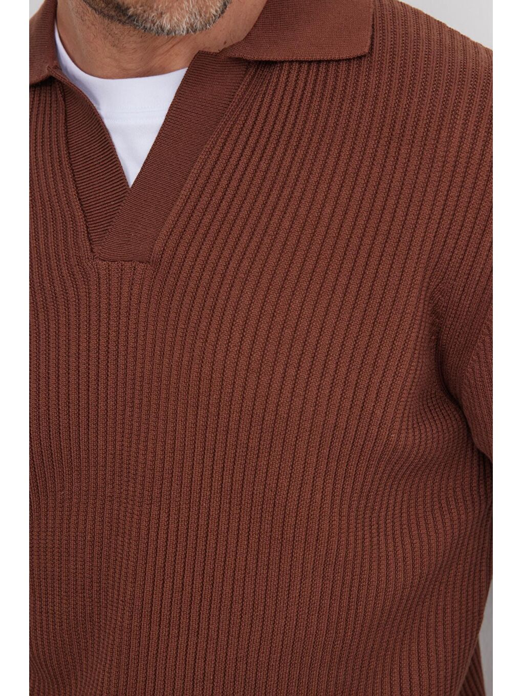 Erkek Standart Fit Normal Kesim Pamuklu Polo V Yaka Kahverengi Kazak-2