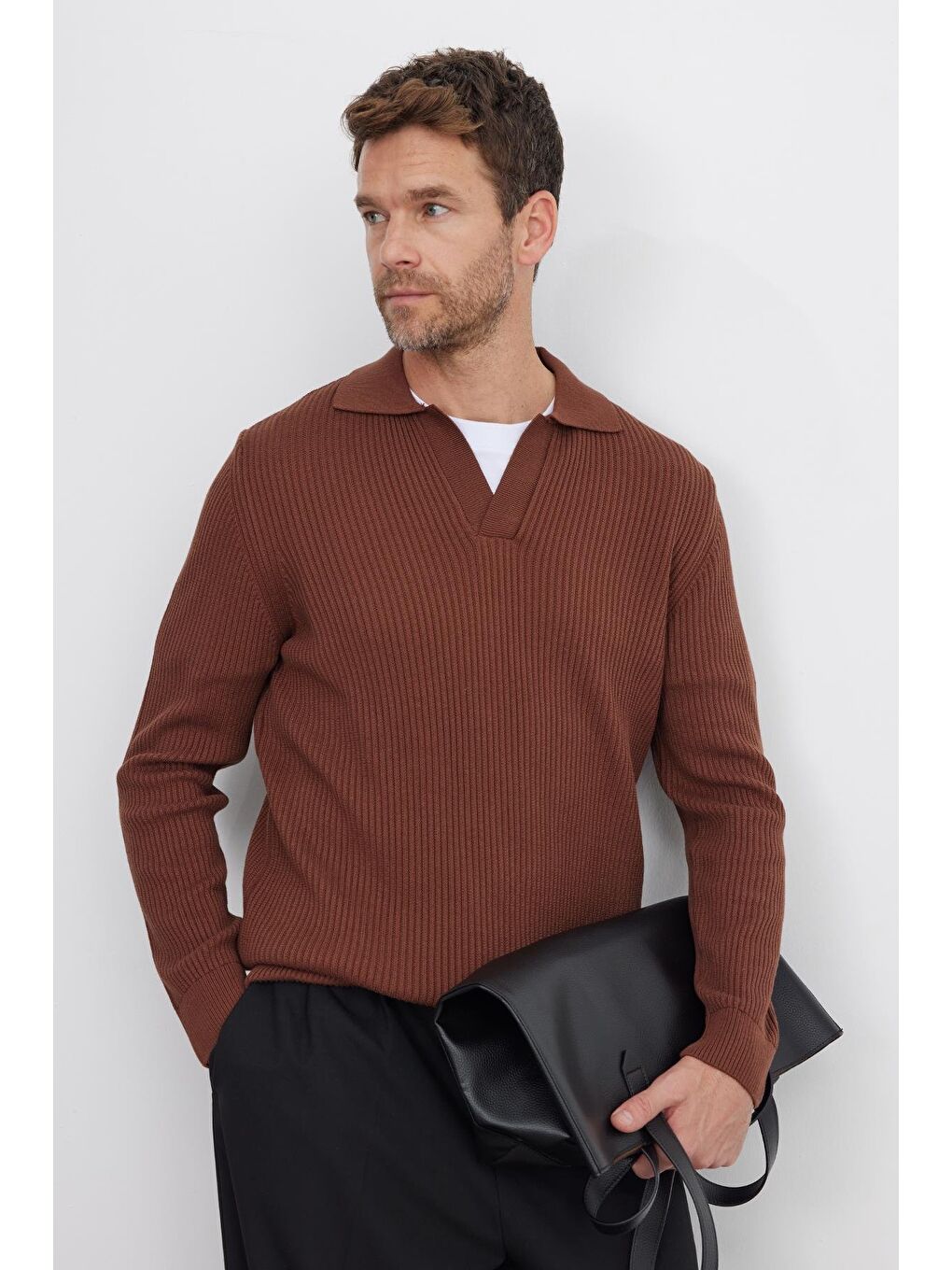 Erkek Standart Fit Normal Kesim Pamuklu Polo V Yaka Kahverengi Kazak-4