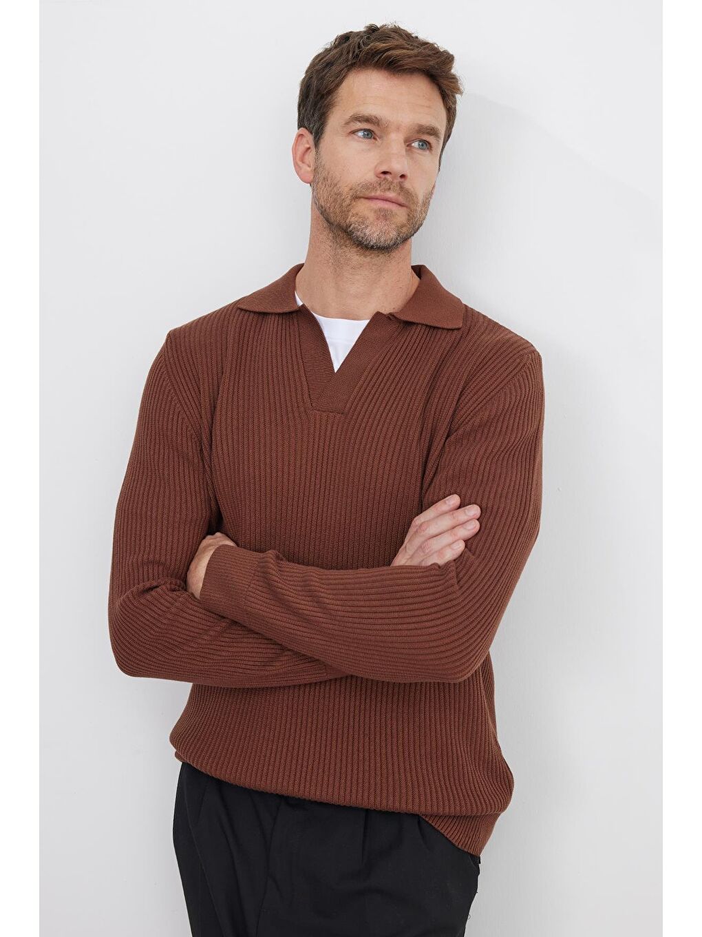 Erkek Standart Fit Normal Kesim Pamuklu Polo V Yaka Kahverengi Kazak-5