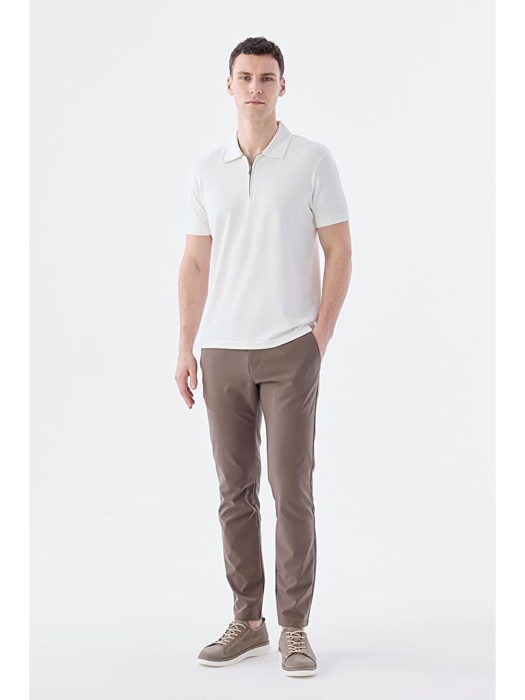 Beyaz Slim Fit Apaş Yaka T-Shirt