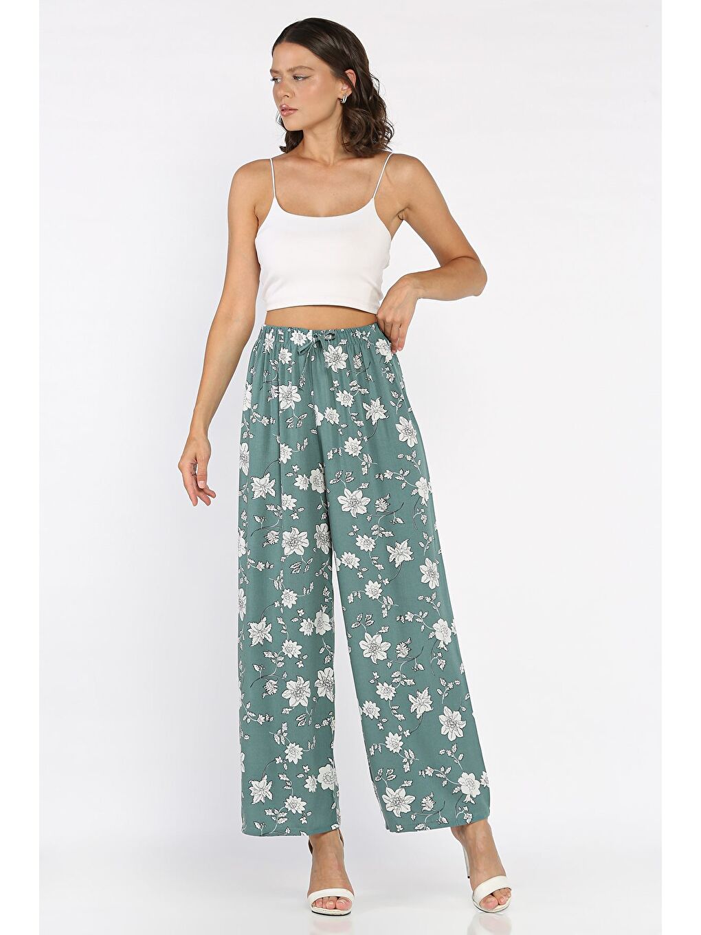 Yeşil Kadın Çiçek Desenli Viskon Yürüyüş Pantolonu-1