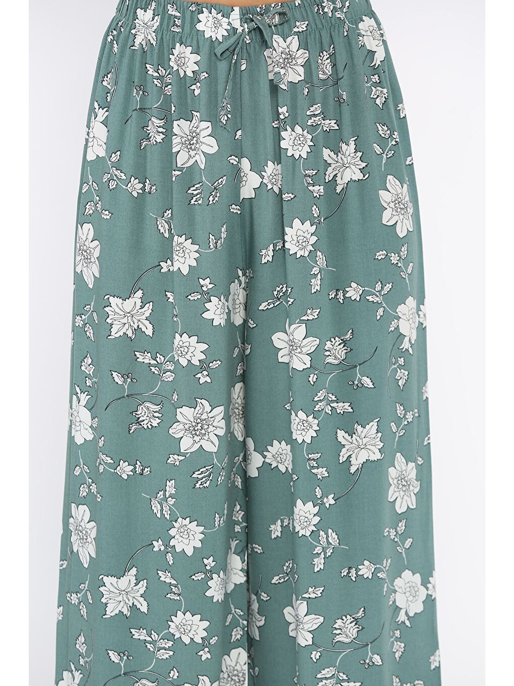 Yeşil Kadın Çiçek Desenli Viskon Yürüyüş Pantolonu-3