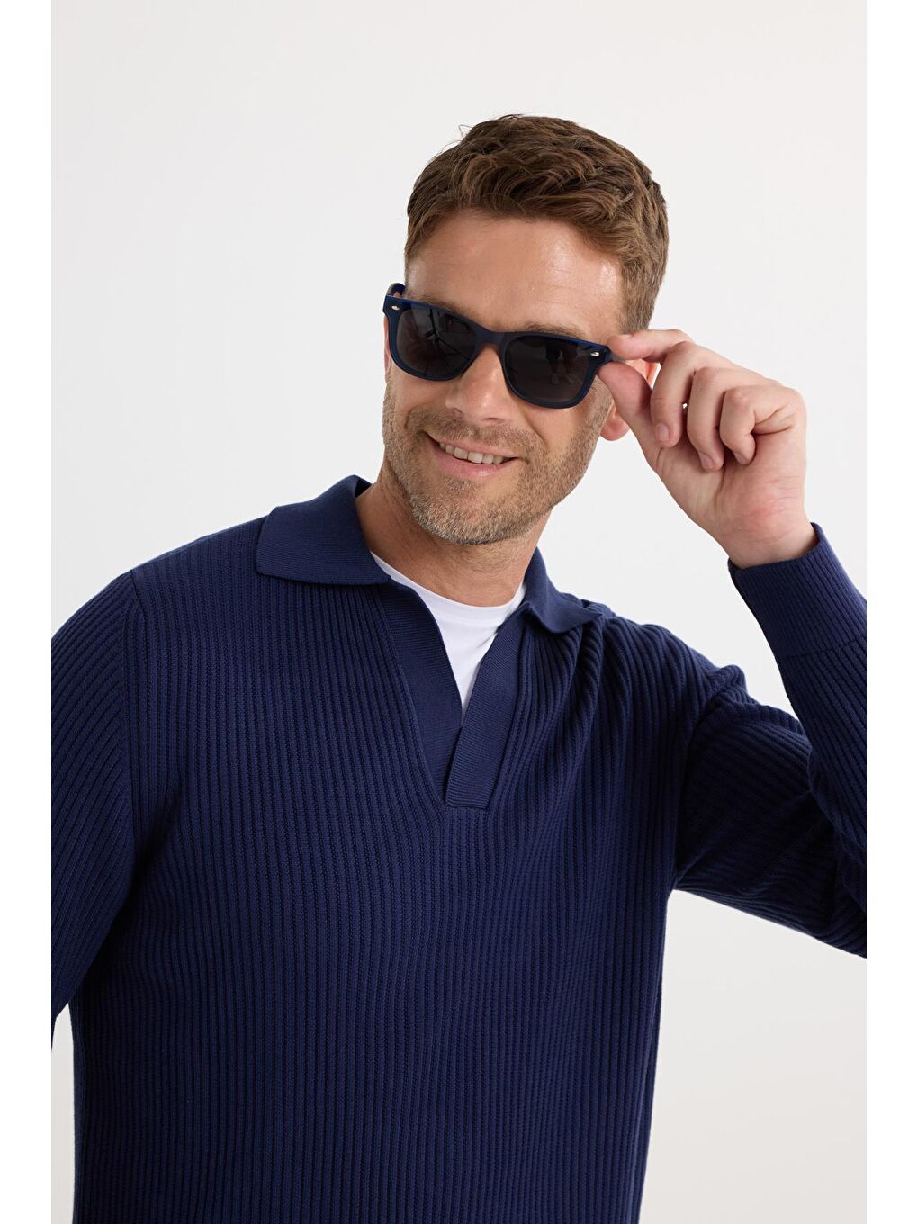 Erkek Standart Fit Normal Kesim Pamuklu Polo V Yaka Lacivert Kazak-1