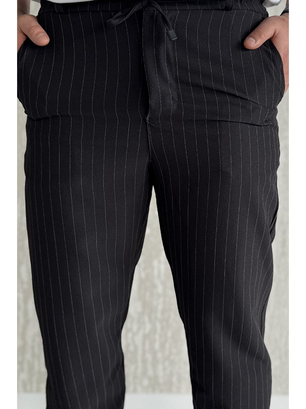 Siyah Bel Bağlamalı Çizgi Desenli Duble Paça Erkek Pantolon-3
