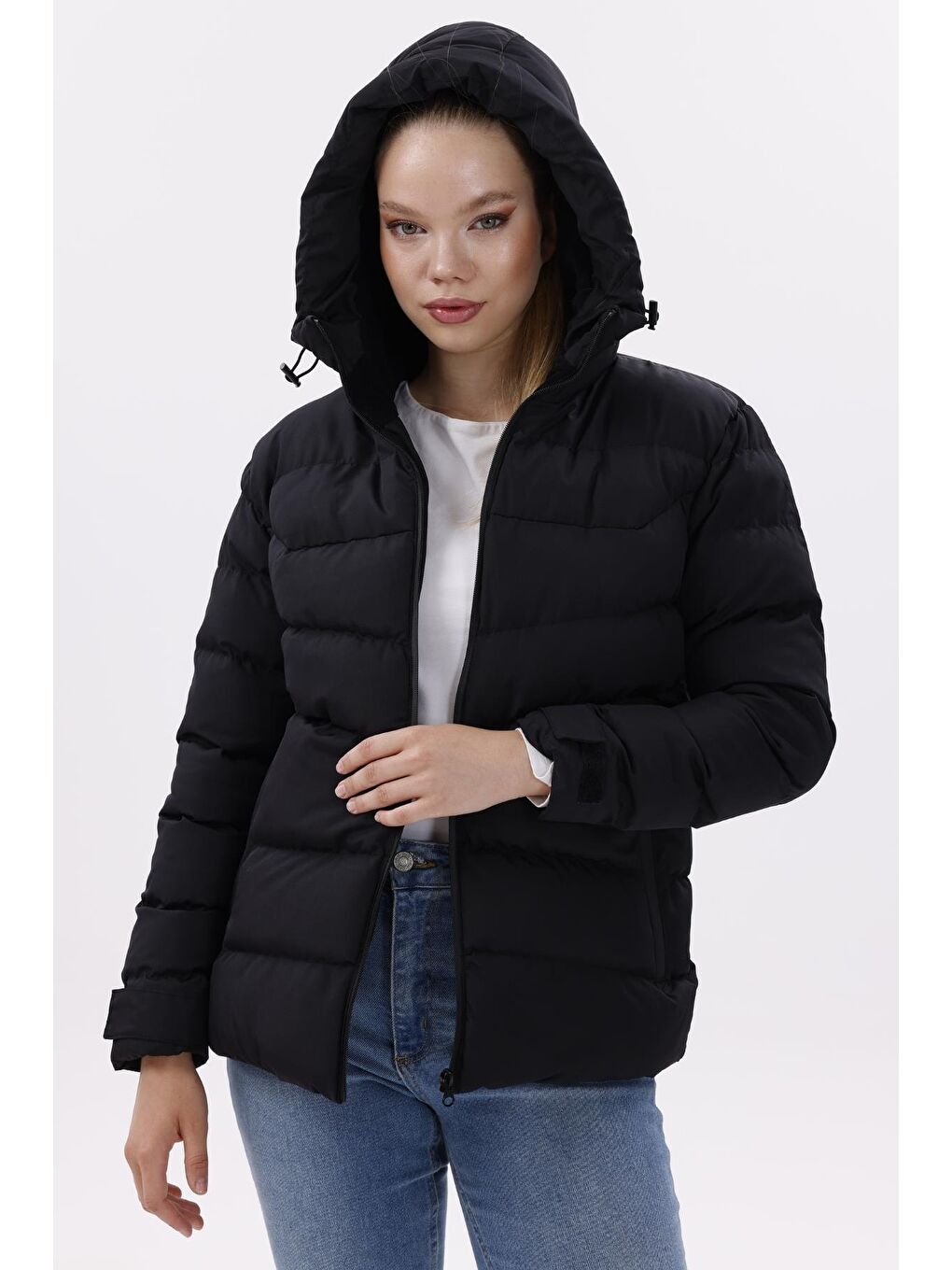 Siyah Kadın Kapüşonlu Polarlı Kürklü Su Geçirmez Rüzgara Dayanıklı Şişme Mont Kaban Parka-1